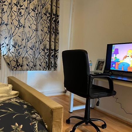 Park View Serviced Apartment - Next To Northolt Tube Station - Near Central London & Wembley Экстерьер фото