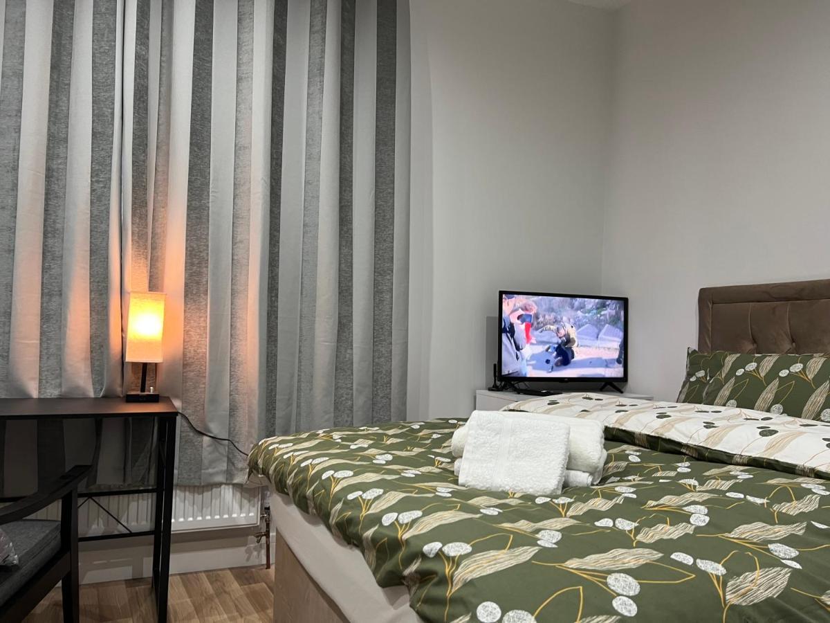 Park View Serviced Apartment - Next To Northolt Tube Station - Near Central London & Wembley Экстерьер фото