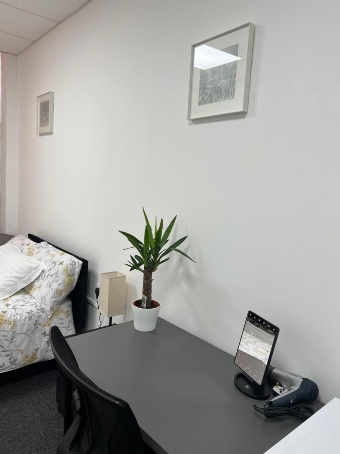 Park View Serviced Apartment - Next To Northolt Tube Station - Near Central London & Wembley Экстерьер фото