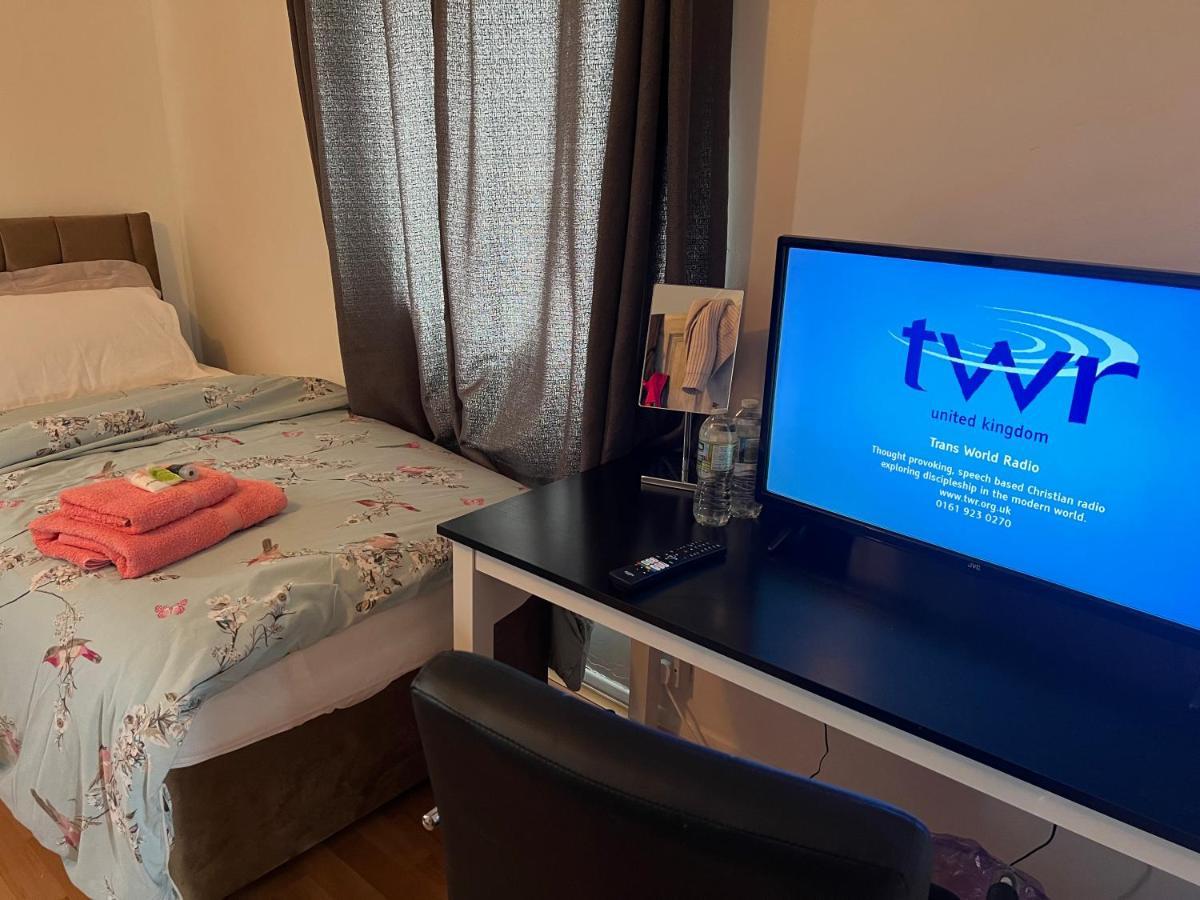 Park View Serviced Apartment - Next To Northolt Tube Station - Near Central London & Wembley Экстерьер фото